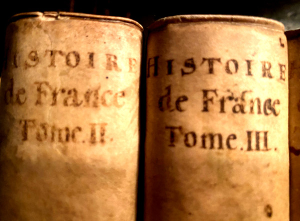 Chronological summary of the History of France by François de Mézeray, in 5 beautiful volumes in vellum from the time in Amsterdam Henri Schelte 1701