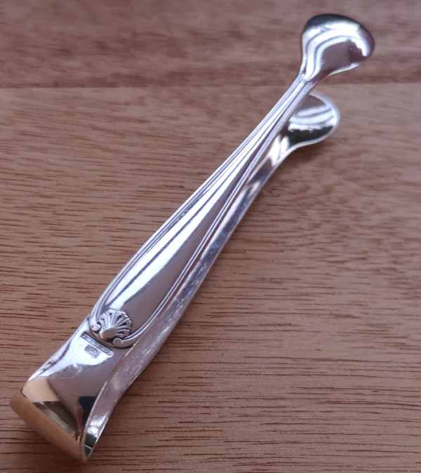 Seltene kleine Zuckerzange aus silbernem Metall, Modell Arcantia (Muschel) Orfèvrerie Christofle