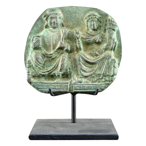 Gandhara, I-III secolo, grande placca di bronzo decorata in rilievo con Panchika e Hariti.