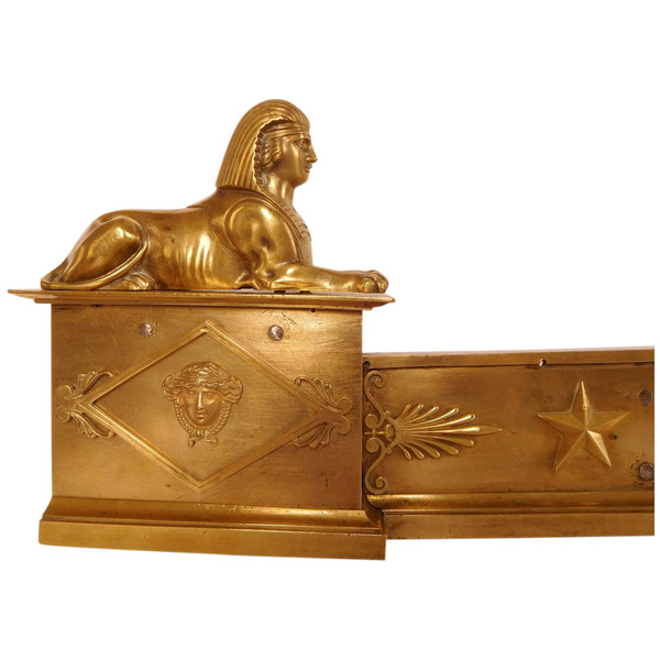 Empire period Gilded Bronze Sphinx Mantel Bar, Variant Modèle De Fontainebleau