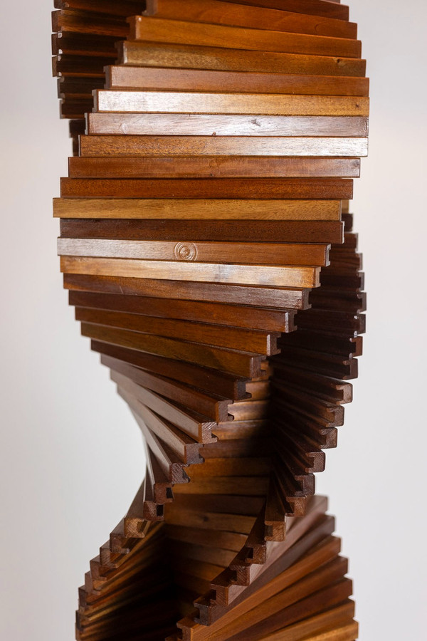 Base lampada scultorea in legno. Anni '80