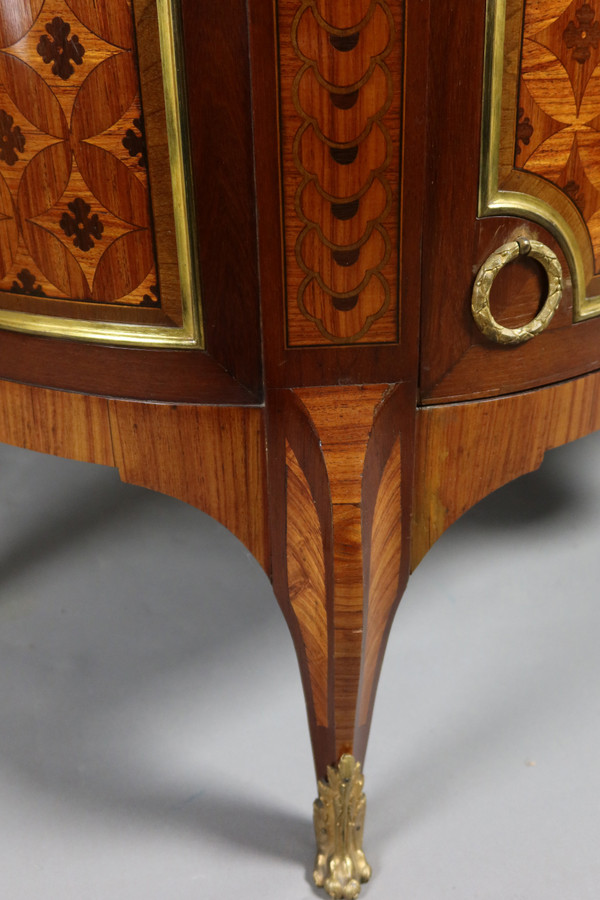 Marquetry chest of drawers