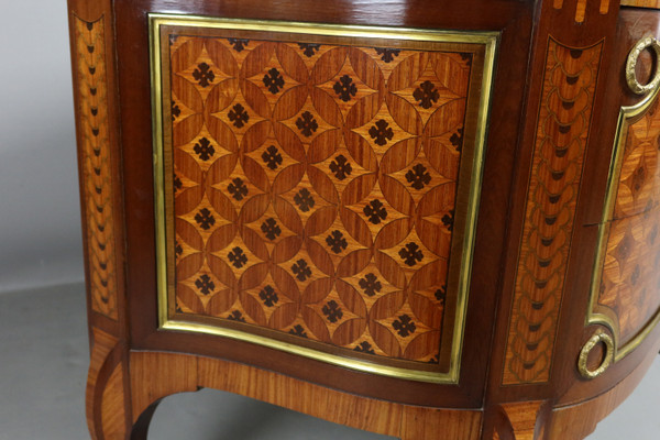 Marquetry chest of drawers