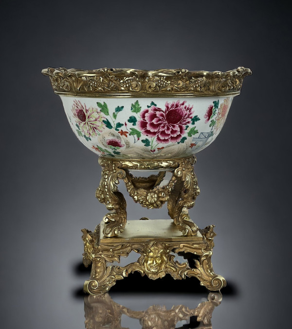 LARGE 18th CENTURY CHINESE CUP WITH FLOWER DECORATION DECORATED WITH A BRONZE FRAME