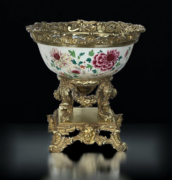 LARGE 18th CENTURY CHINESE CUP WITH FLOWER DECORATION DECORATED WITH A BRONZE FRAME
