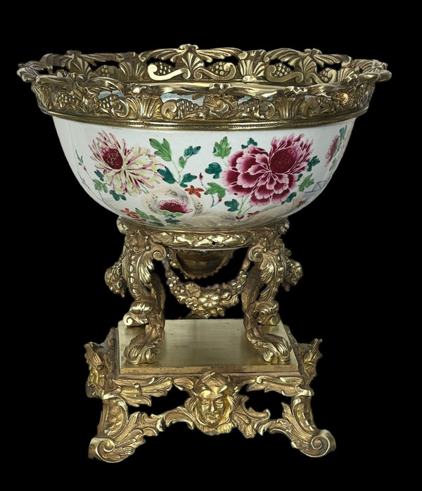 LARGE 18th CENTURY CHINESE CUP WITH FLOWER DECORATION DECORATED WITH A BRONZE FRAME