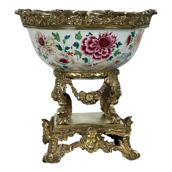 LARGE 18th CENTURY CHINESE CUP WITH FLOWER DECORATION DECORATED WITH A BRONZE FRAME