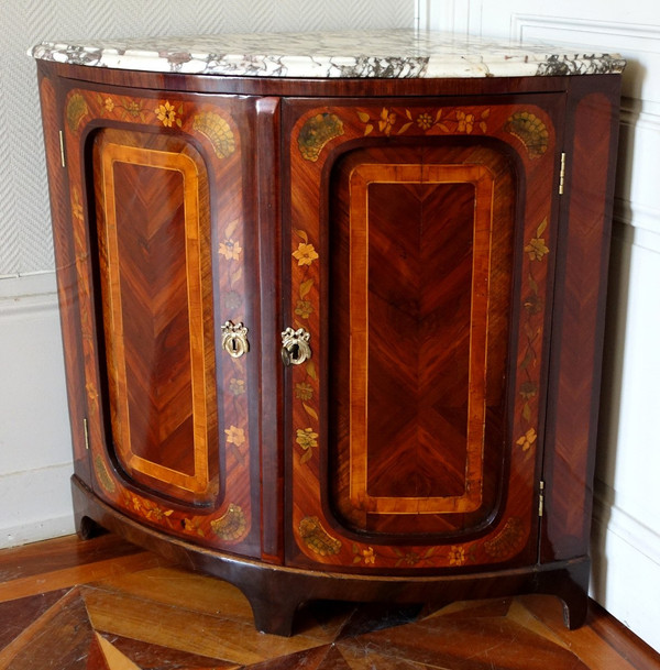 Buffet d'angolo di transizione d'epoca Luigi XV in pregiato intarsio floreale