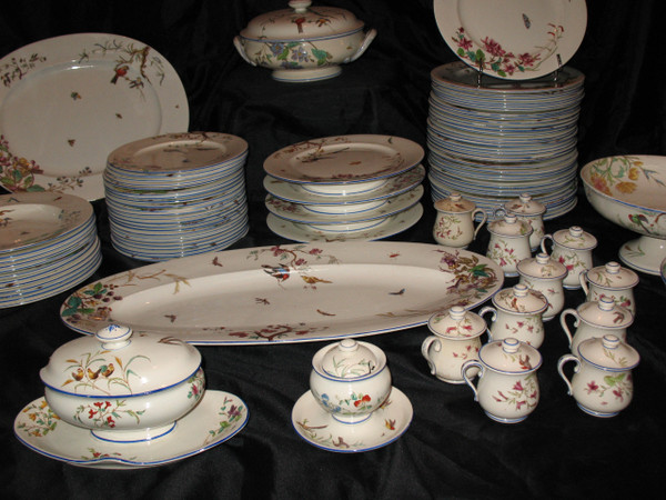 Table service in fine earthenware from Bordeaux, Nella decor with flowers and birds, 19th century