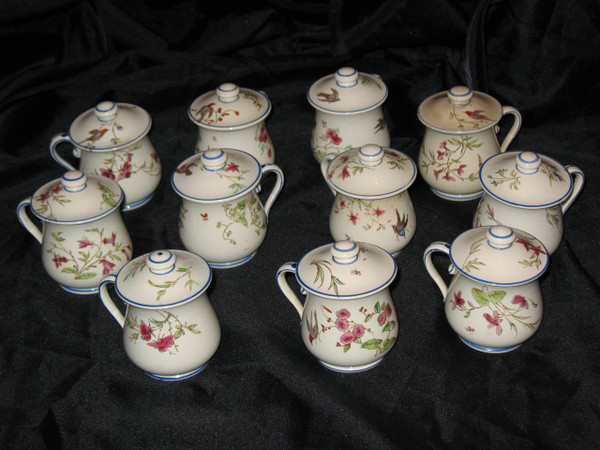 Table service in fine earthenware from Bordeaux, Nella decor with flowers and birds, 19th century