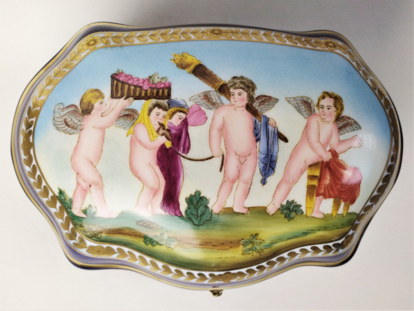 Grande Boîte En Porcelaine  Peinte