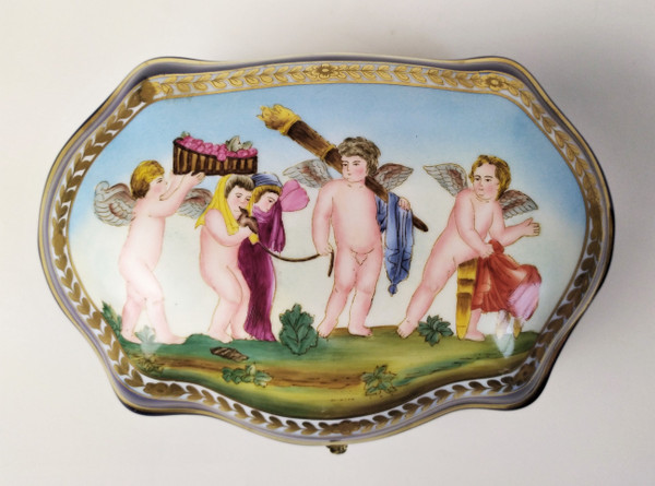Grande Boîte En Porcelaine  Peinte