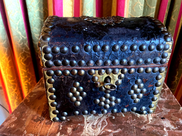 Very old wooden cassette covered in leather studded with the Arms of a Knight from the early 18th century