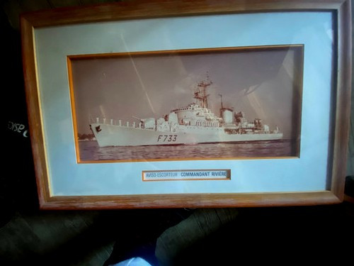 Grande photo encadrée représentant l'Aviso Escorteur Commandant Rivière mis à flot en Octobre 1958