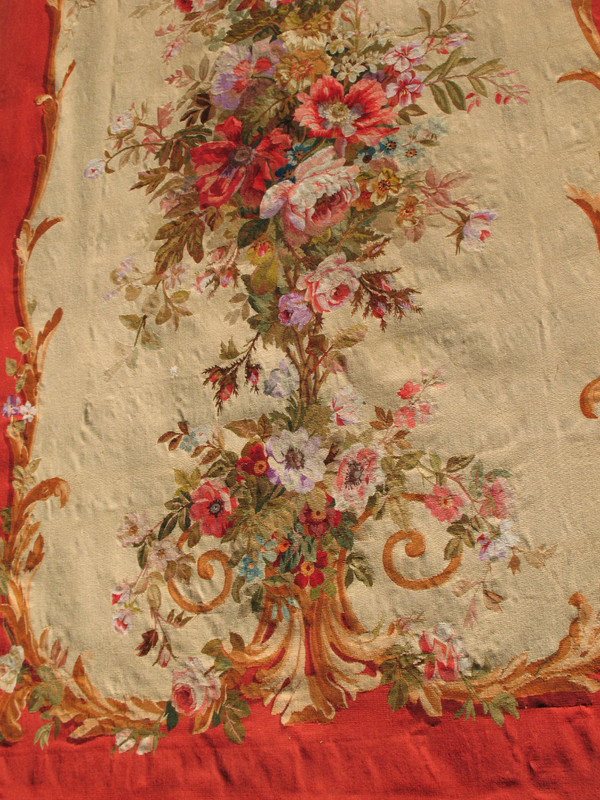 Grande arazzo Aubusson con decoro floreale policromo, XIX secolo