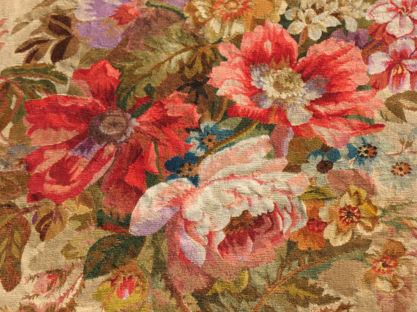 Grande arazzo Aubusson con decoro floreale policromo, XIX secolo