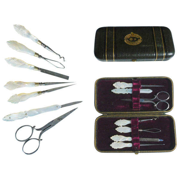 Kit da viaggio da cucito per manicure in madreperla, acciaio del XIX secolo