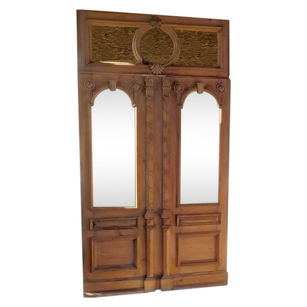 Large Old Decorative Double Door from the 19th Century Prestigious Woodwork