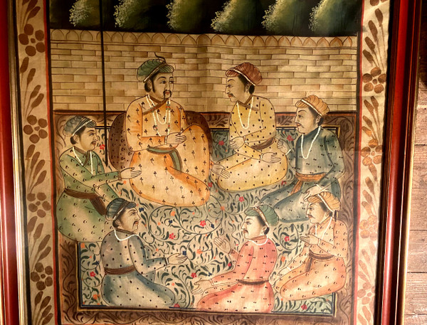 Belle grande gouache Indienne du 19ème siècle bien encadrée représentant des Dignitaires dans un jardin clos de palais