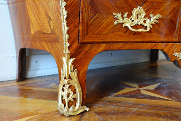 Jb Hedouin : Cassettone in palissandro d'epoca Luigi XV, 1750 circa - Timbrato