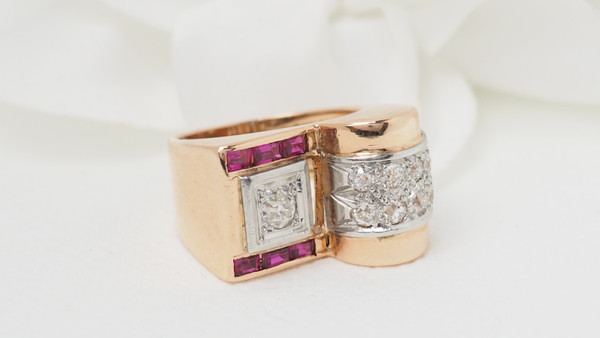 Bague Tank en or jaune, rubis et diamants