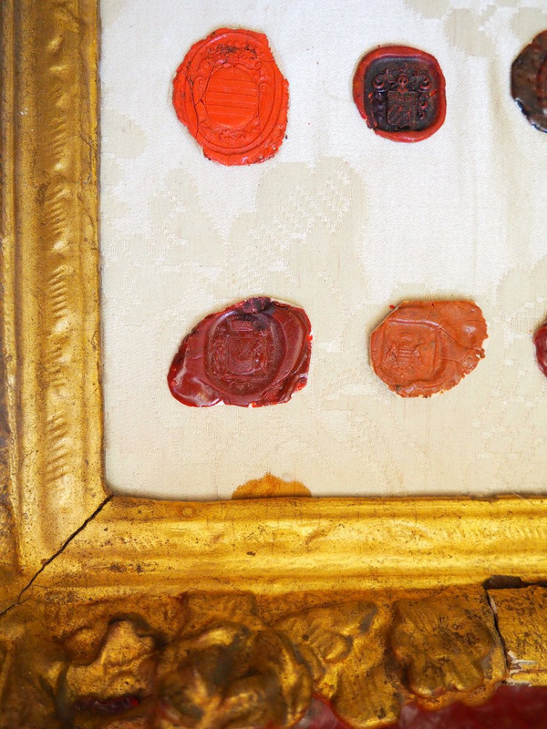 Collection De Cachets Armoiriés Anciens Présentés Dans 2 Cadres d'époque Louis XIV - héraldique