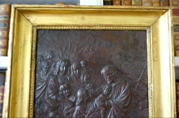Dipinto in rame repoussé, Cristo "Lasciate che i bambini vengano a me" epoq. Restauro