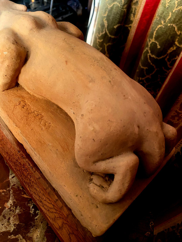 Leone e leonessa in argilla da studio, progetto di doccione di Geoffroy, seguace di Viollet-le-Duc, XIX secolo