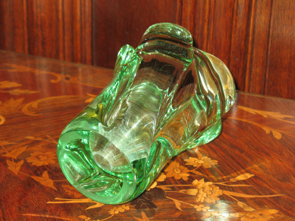 Vase en cristal de Daum vert forme torse signé époque 20ème