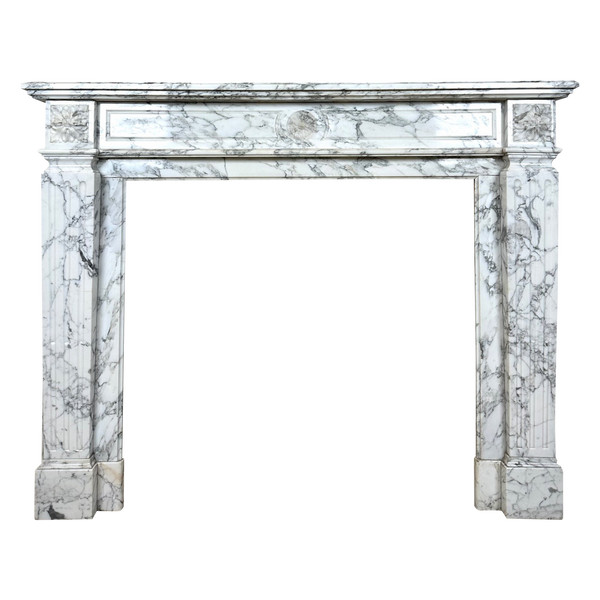 Cheminée en marbre blanc de style Louis XVI 