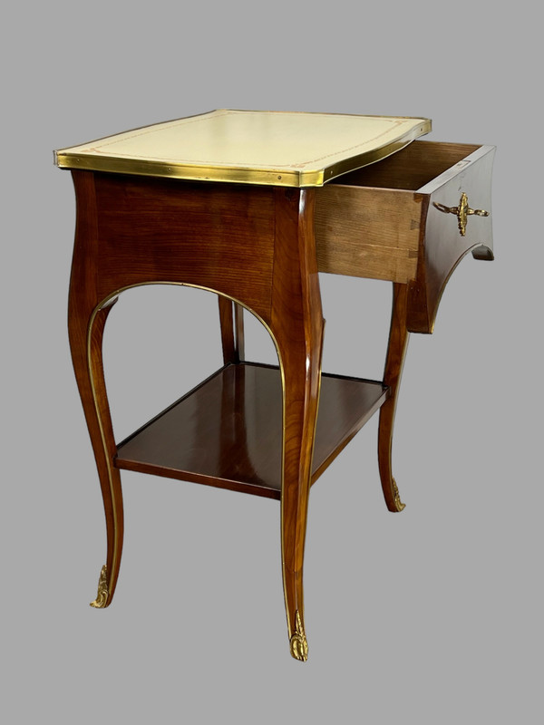 TABLE D APPOINT DE SALON DE STYLE LOUIS XV ESTAMPILLÉE " J.VAITTY " EN NOYER