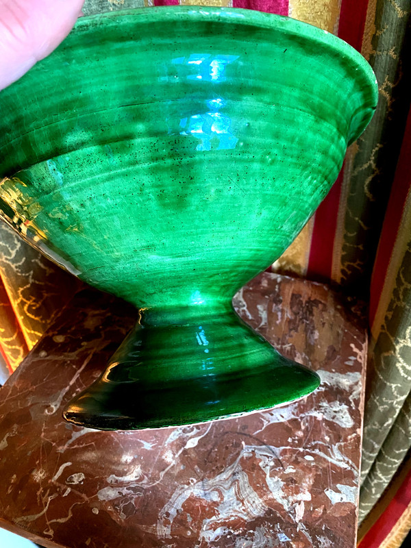 Generosa ciotola su piedistallo in terracotta Uzès smaltata verde grezzo della fine del XIX secolo