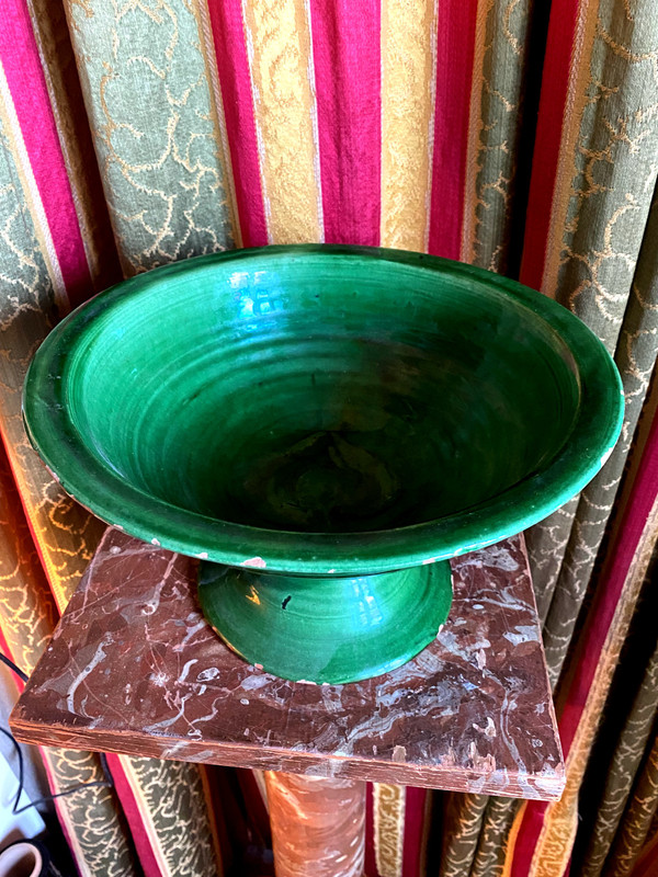 Generosa ciotola su piedistallo in terracotta Uzès smaltata verde grezzo della fine del XIX secolo