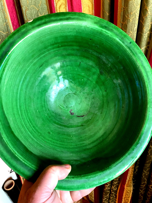 Generosa ciotola su piedistallo in terracotta Uzès smaltata verde grezzo della fine del XIX secolo