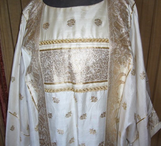 Ancient pontifical in silk brocade, India