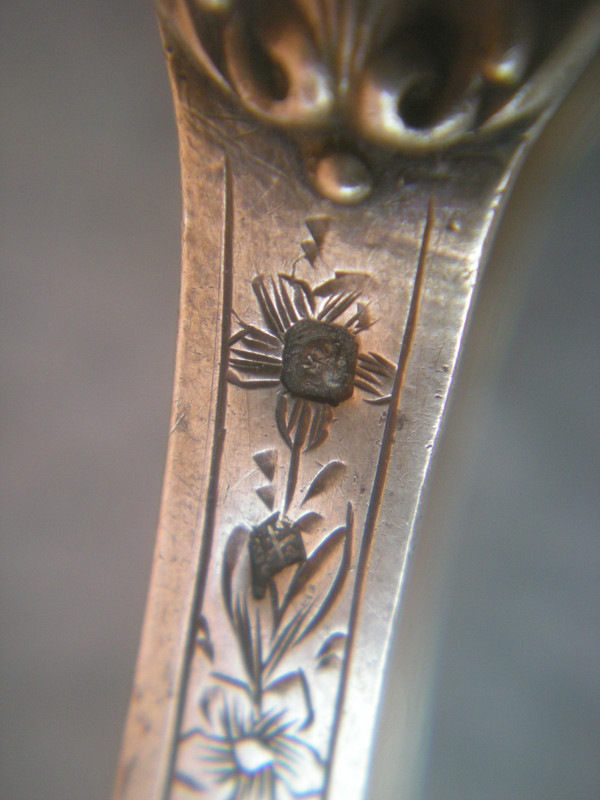 Large and beautiful solid silver claw clip with neck brace hallmark