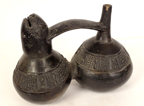 Pre-Columbian zooomorphic double whistling vase Chimu Peru black terracotta