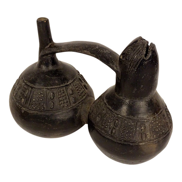 Pre-Columbian zooomorphic double whistling vase Chimu Peru black terracotta