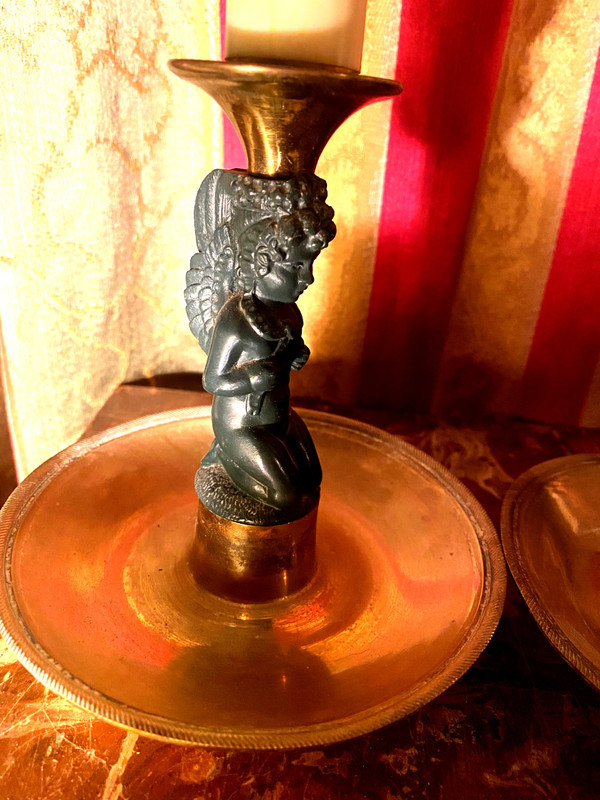 Pair of charming Empire/Restoration style table candlesticks in gilded bronze and dark green patina