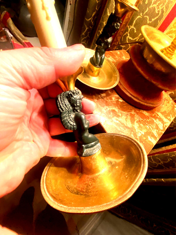 Pair of charming Empire/Restoration style table candlesticks in gilded bronze and dark green patina