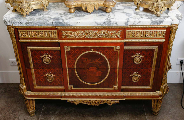 A piece of furniture at support height from the late 19th century