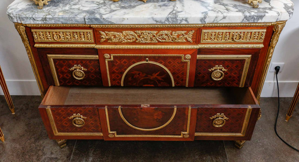 A piece of furniture at support height from the late 19th century