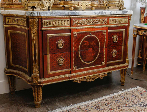 A piece of furniture at support height from the late 19th century