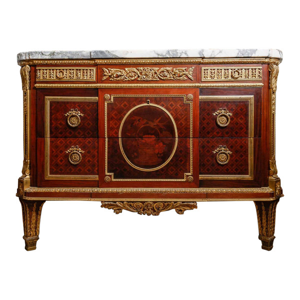 A piece of furniture at support height from the late 19th century