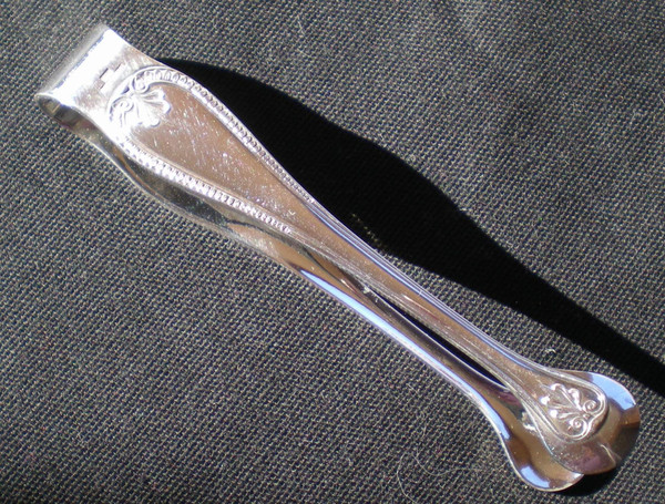 Pretty sugar tongs in silver metal model "Malmaison" Christofle goldsmith