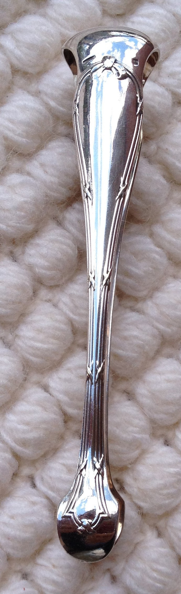 Silver metal sugar tongs model Ribbons goldsmith Christofle