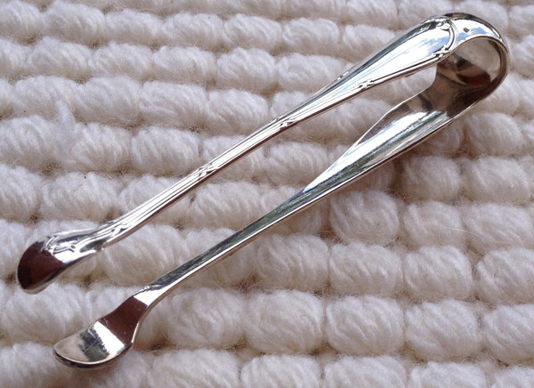 Silver metal sugar tongs model Ribbons goldsmith Christofle