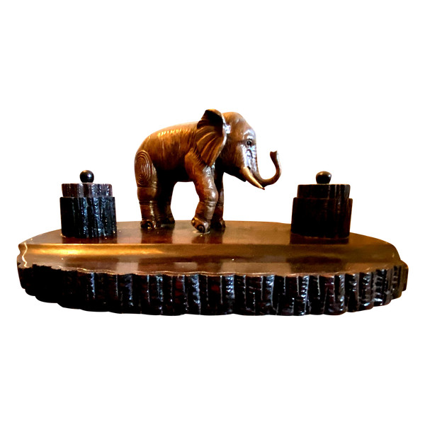 Very original double inkwell with elephant trompe en l'air in carved rosewood from the 1930s Colonial and its matching blotting pad