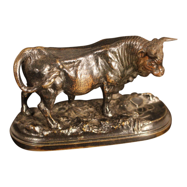 Small bull sculpture