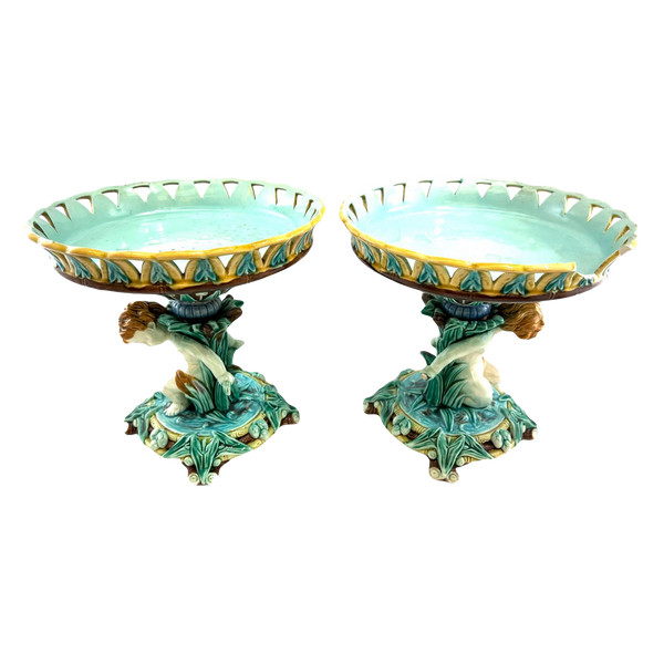 Slush centerpiece decorated with putti in Wedgwood earthenware